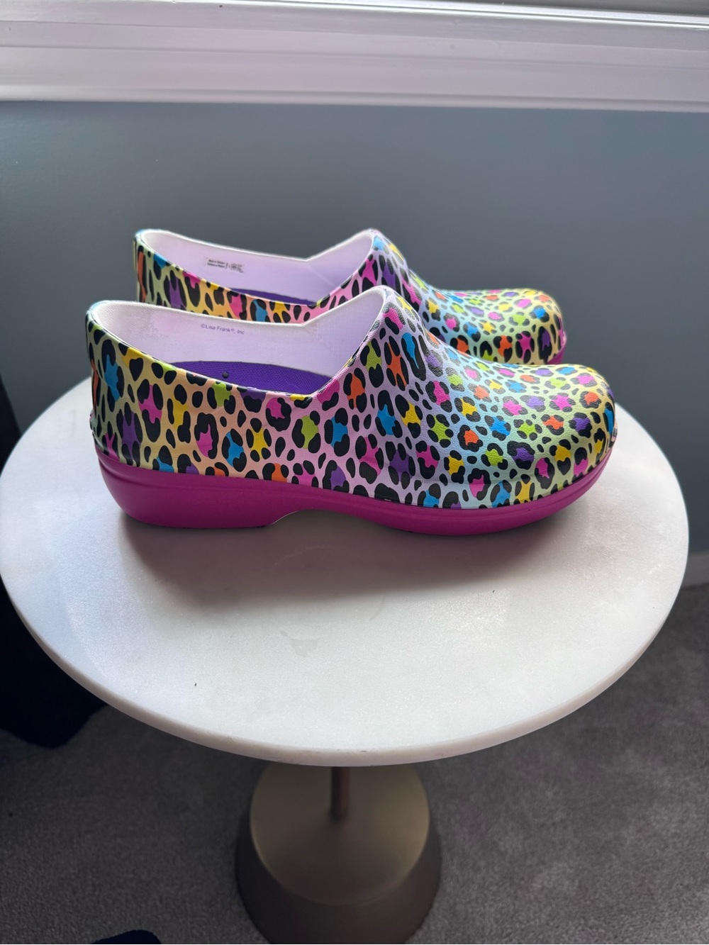 CROCS x LISA FRANK Neria Pro II - Neon Leopard Slip-On Clogs with Purple Insole - Picture 3 of 10